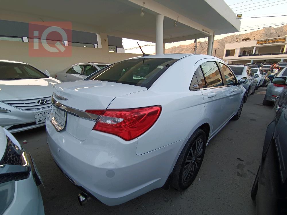 كرايسلر 200